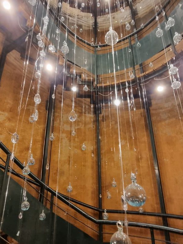 שנדלייר במגדל המים בטבעון