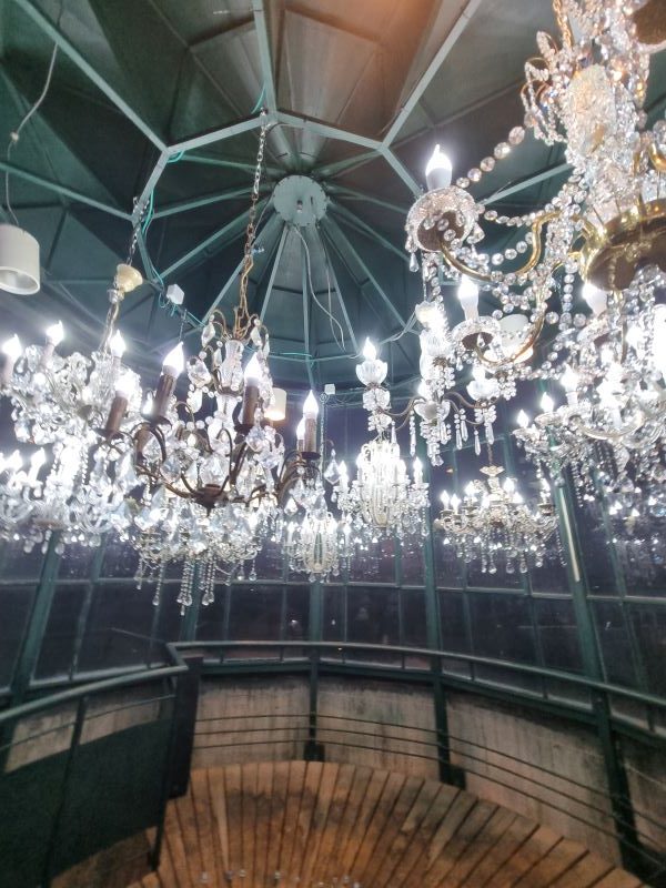 שנדלייר במגדל המים בטבעון