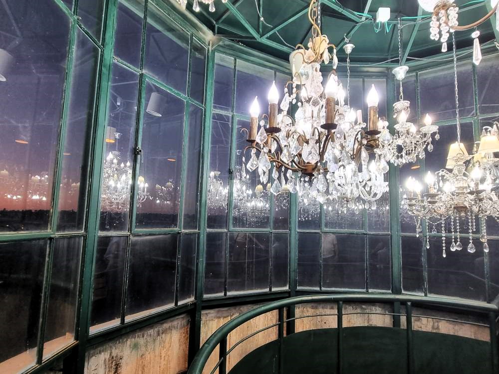 שנדלייר במגדל המים בטבעון